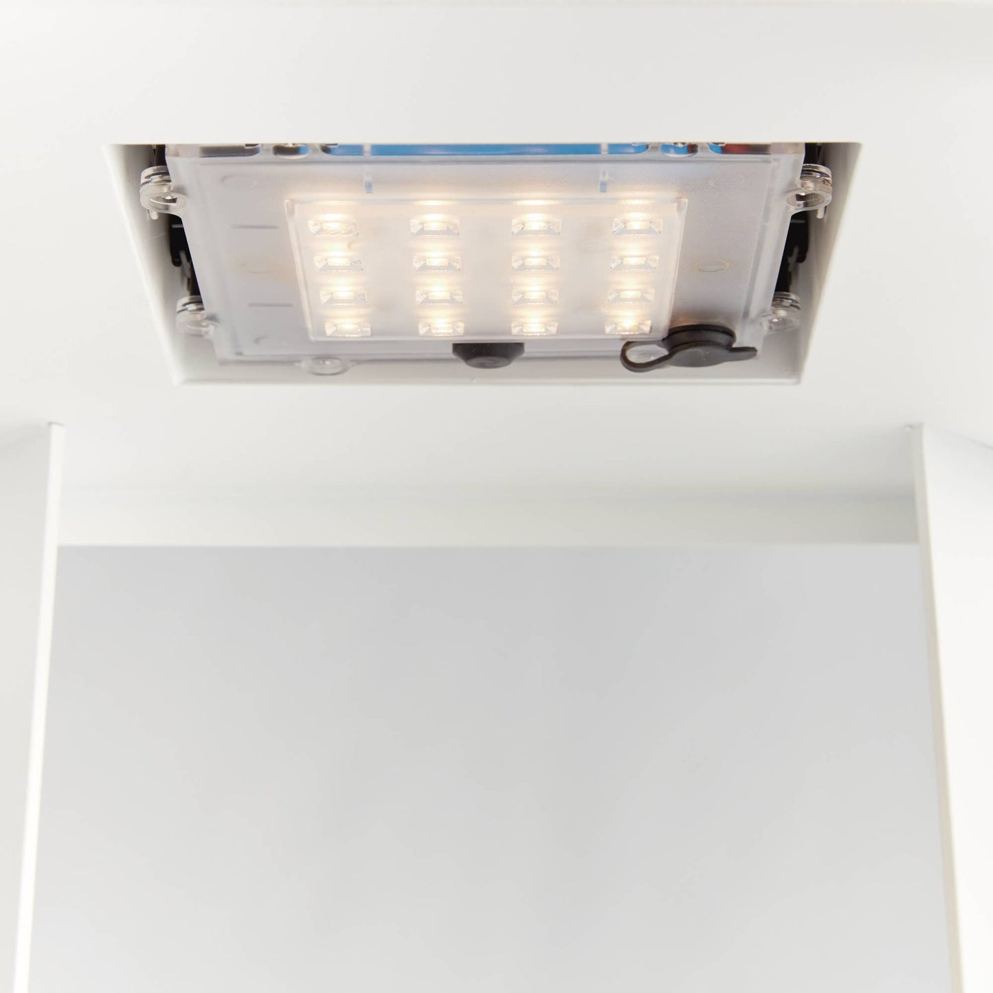 Hanley Cordless Solar Lantern 18", White