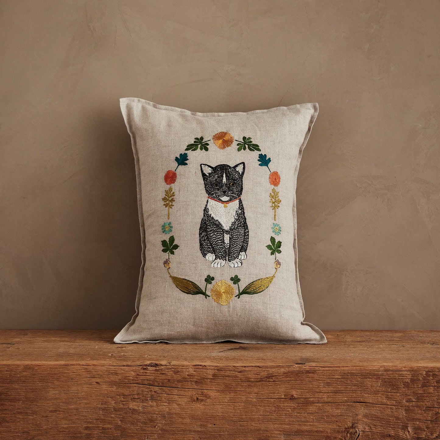 Kitten Cameo Pillow - Embroidered